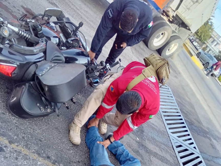 AUXILIA PROTECCIÓN CIVIL DE HUAMANTLA A MOTOCICLISTA QUE SUFRIÓ&nbsp;DERRAPE