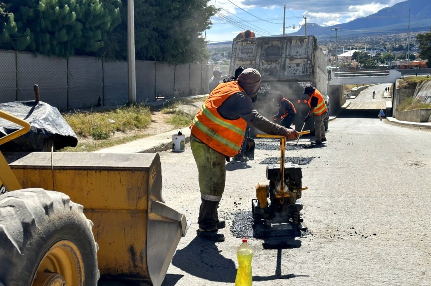 EJECUTA AYUNTAMIENTO DE HUAMANTLA LIMPIEZA Y BACHEO EN EL CAMINO AL PANTEÓN DE SANTA&nbsp;ANITA