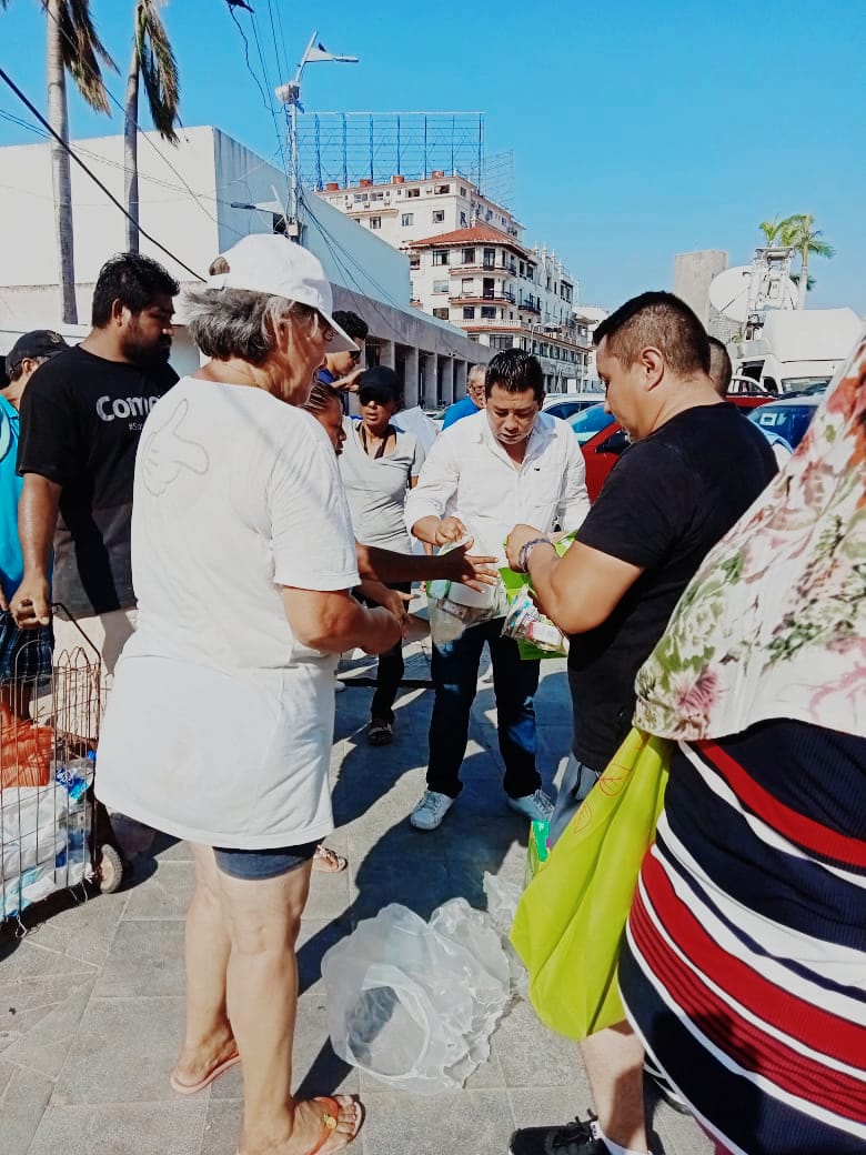 Entrega Antonio Montiel ayuda humanitaria a damnificados de Acapulco de forma&nbsp;directa