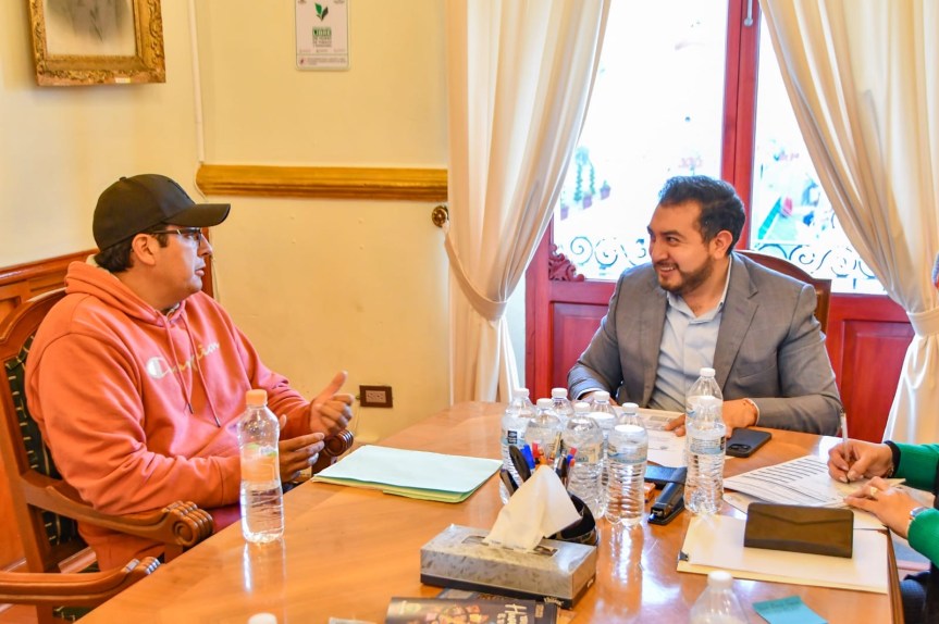 ATIENDE SALVADOR SANTOS CEDILLO A LA POBLACIÓN CON DIÁLOGO DIRECTO EN LAS SESIONES DE ATENCIÓN CIUDADANA 