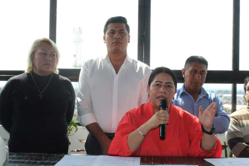 Diputada y regidor de Zacatelco abanderan lucha por hospital, pero no descartan&nbsp;postularse