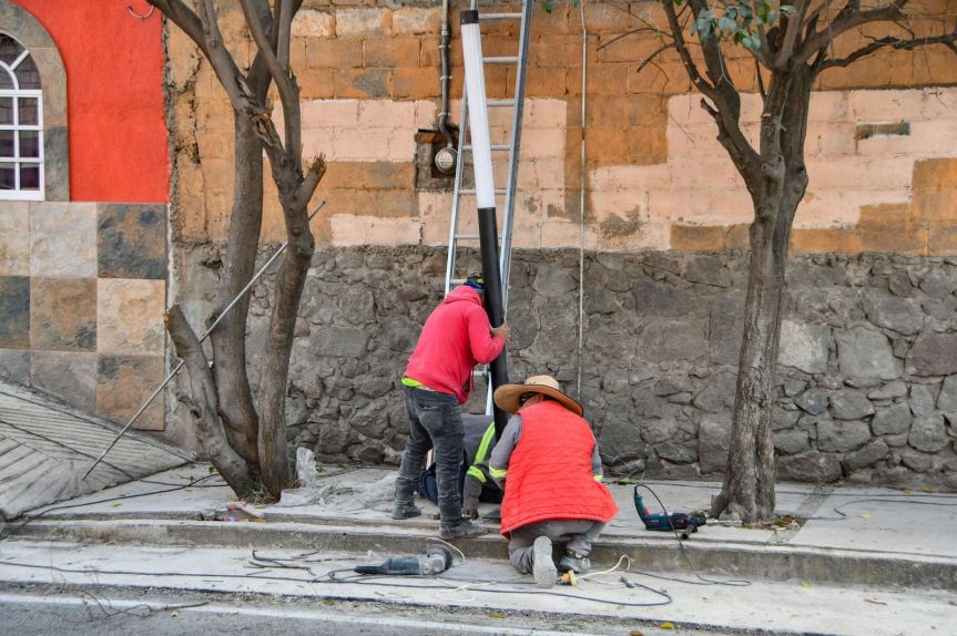 INICIA AYUNTAMIENTO DE HUAMANTLA INSTALACIÓN DE ALUMBRADO PÚBLICO EN CALLE&nbsp;ABASOLO