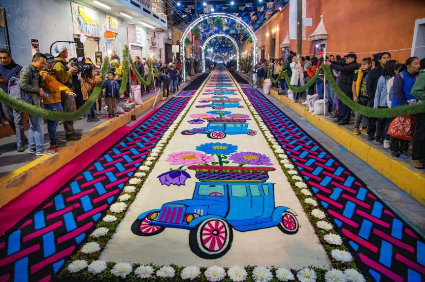 LAS ALFOMBRAS DE ARTE EFÍMERO DE HUAMANTLA BUSCAN SER PATRIMONIO CULTURAL INMATERIAL DE LA&nbsp;HUMANIDAD