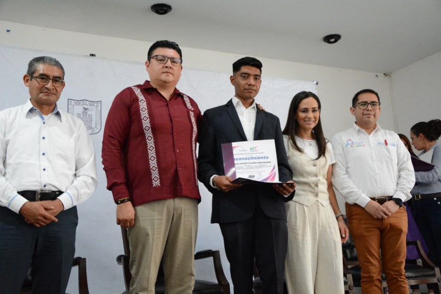 RECONOCEN UTT Y SEDIF A ESTUDIANTES POR DESTACADAS PARTICIPACIONES EN COMPETENCIAS DE&nbsp;ROBÓTICA
