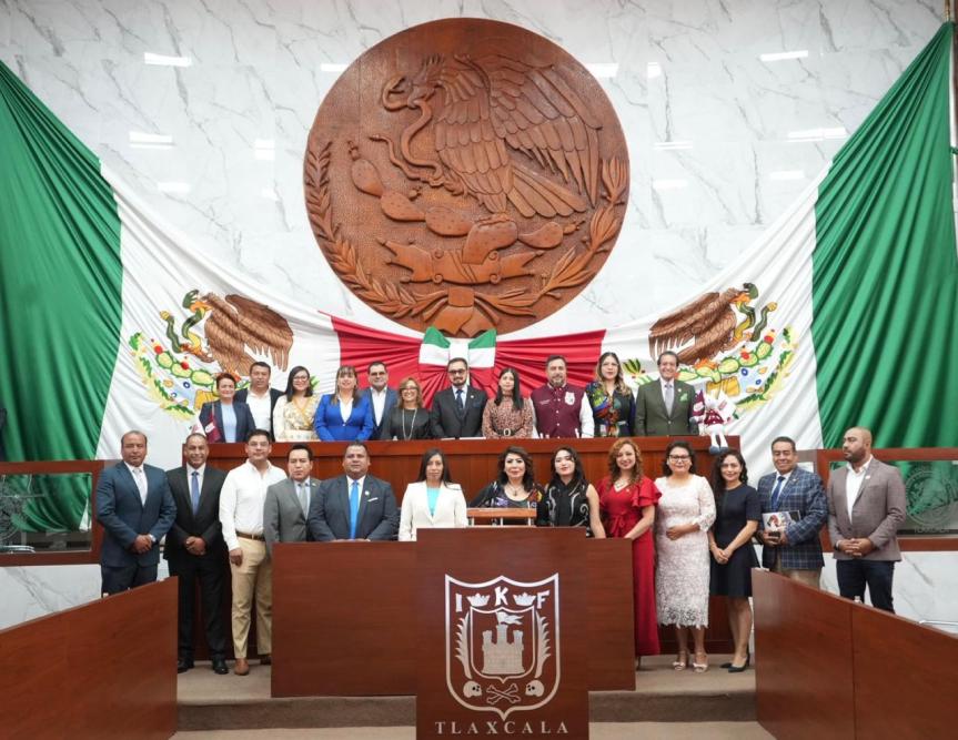  Devela Congreso de Tlaxcala letras doradas en el muro de honor con la leyenda “Instituto Politécnico&nbsp;Nacional”