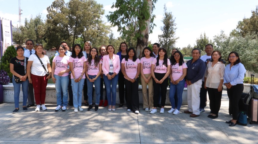 AUTORIDADES EDUCATIVAS DESPIDEN A ALUMNAS QUE ASISTIRÁN A OLIMPIADA NACIONAL FEMENIL DE&nbsp;MATEMÁTICAS