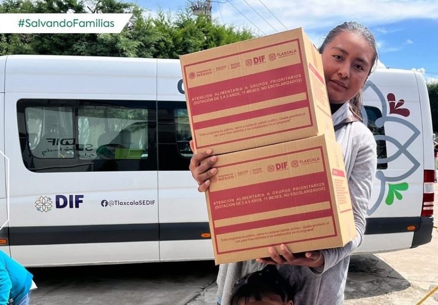 ENTREGA DIF MUNICIPAL Y ESTATAL MÁS DE MIL DESPENSAS A FAMILIAS HUAMANTLECAS 