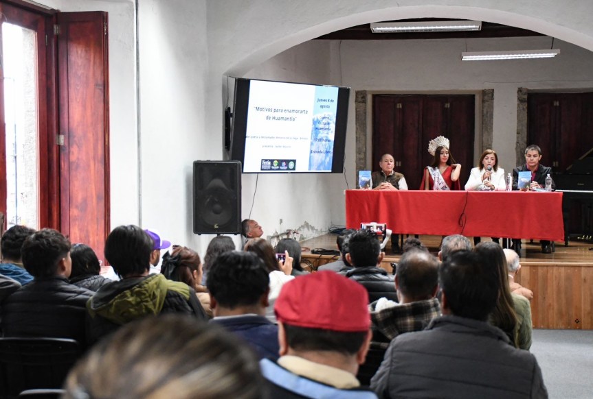RECONOCE AUTOR DEL LIBRO “MOTIVOS PARA ENAMORARTE DE HUAMANTLA” IMPULSO A LA CULTURA DEL GOBIERNO MUNICIPAL  