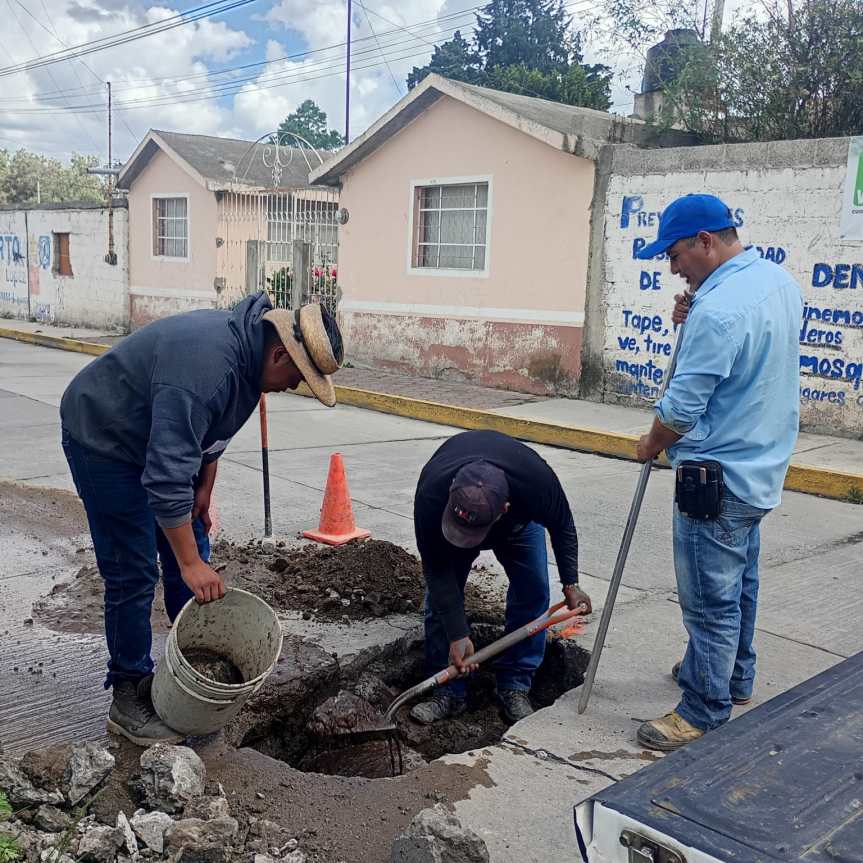 TRABAJAN BRIGADAS DE CAPAMH EN LA REPARACIÓN DE FUGAS DE AGUA EN EL CENTRO DE LA&nbsp;CIUDAD