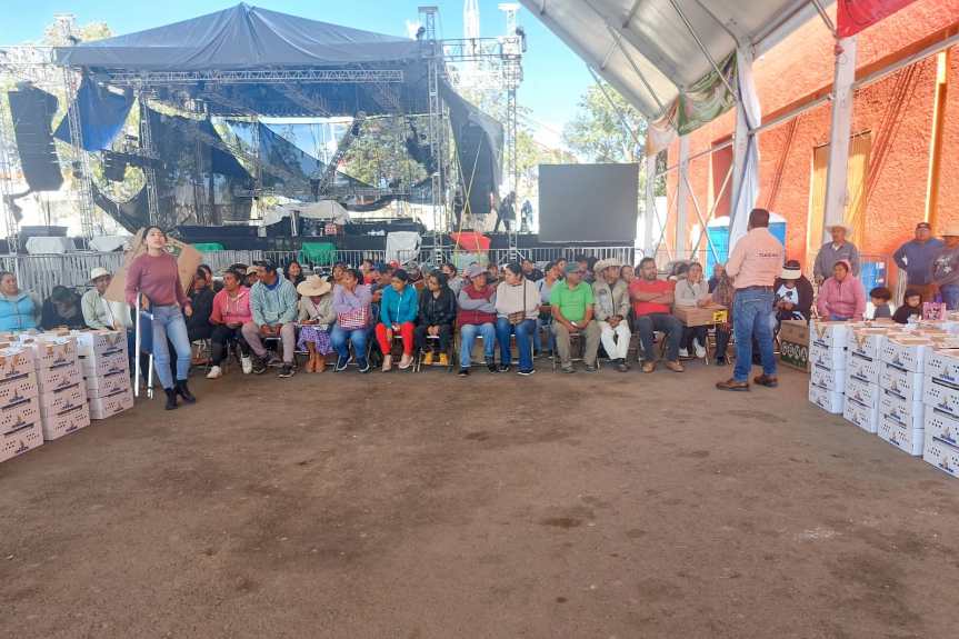 SIGUE APOYANDO GOBIERNO DE HUAMANTLA A LA ECONOMÍA FAMILIAR CON LA ENTREGA DE PAQUETES DE AVES DE&nbsp;TRASPATIO