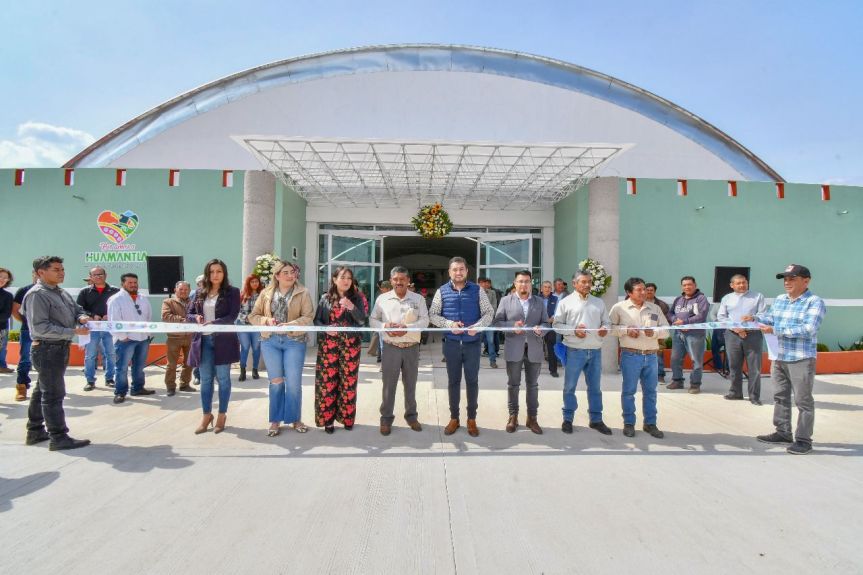 CUMPLE SALVADOR SANTOS CEDILLO CON EL PUEBLO DE BENITO JUÁREZ Y LE ENTREGA UN&nbsp;AUDITORIO