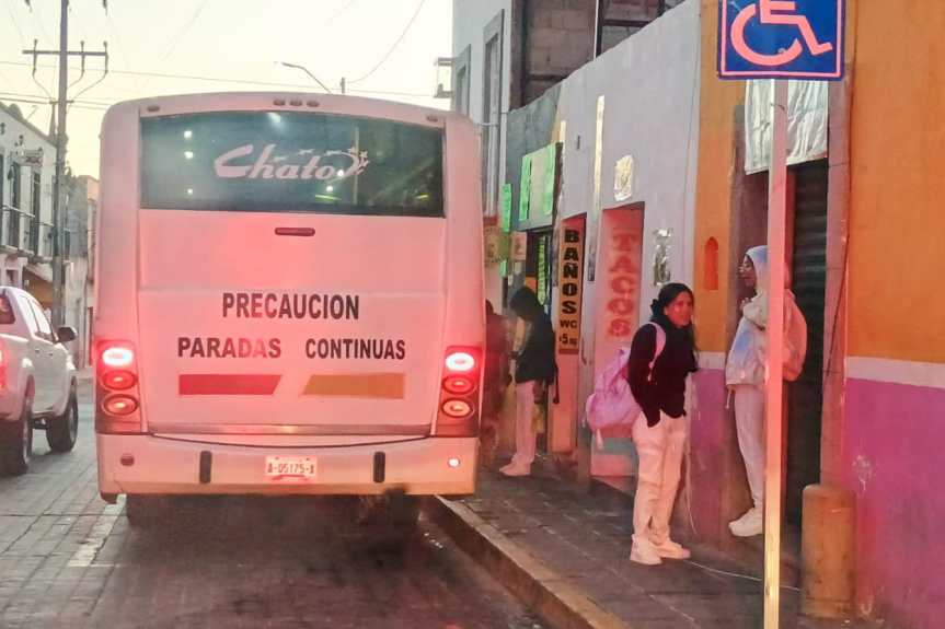 POLICÍA DE HUAMANTLA PROTEGE A LOS USUARIOS DE TRANSPORTE PÚBLICO QUE ABORDAN EN LA&nbsp;MADRUGADA