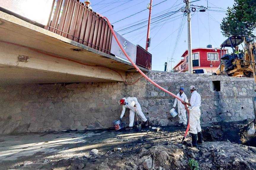 REPARA Y SANITIZA CAPAMH EN SU TOTALIDAD FUGA DE AGUAS NEGRAS EN BULEVAR CUAMANCO DE&nbsp;HUAMANTLA