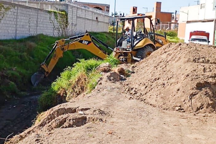 DESAZOLVA CAPAMH EL CANAL “NIÑOS HÉROES” PARA PROTEGER A LA POBLACIÓN DE&nbsp;SOCAVONES