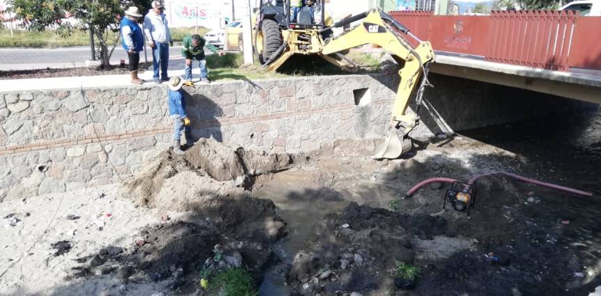 ATIENDE CAPAMH AVERÍA EN DRENAJE UBICADO EN BULEVAR&nbsp;CUAMANCO