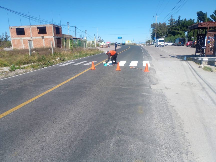 Balizado en vialidades y calles de Ixtenco, favorece seguridad de peatones y&nbsp;automovilistas