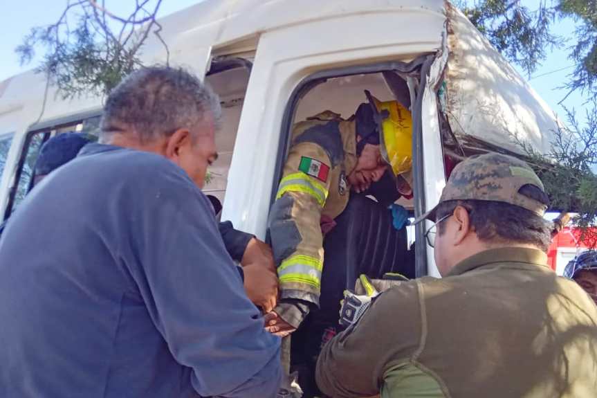 COORDINA PROTECCIÓN CIVIL DE HUAMANTLA ATENCIÓN INMEDIATA A 12 TRABAJADORES LESIONADOS EN&nbsp;CHOQUE