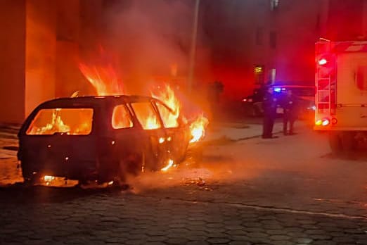 RÁPIDA RESPUESTA DE PROTECCIÓN CIVIL DE HUAMANTLA Y BOMBEROS SOFOCA INCENDIO EN UN&nbsp;AUTOMÓVIL