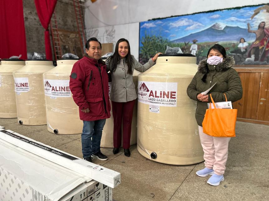 Entrega Aline Lazo materiales a bajo costo en&nbsp;Ixtenco