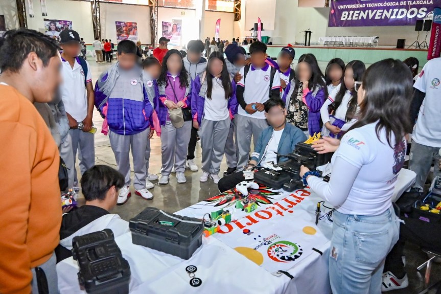 ESTUDIANTES ENCUENTRAN OPCIONES PARA SU FUTURO EN LA FERIA UNIVERSITARIA ORGANIZADA POR EL GOBIERNO DE HUAMANTLA Y LA&nbsp;UTT