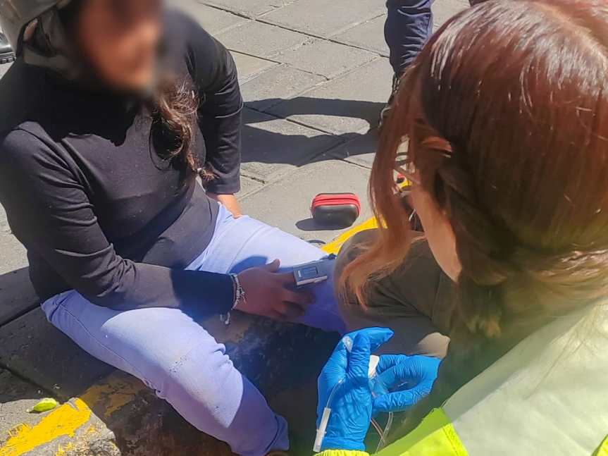 POLICÍA MUNICIPAL Y PROTECCIÓN CIVIL DE HUAMANTLA ATIENDEN CON PRONTITUD ATROPELLAMIENTO DE MUJER&nbsp;MOTOCICLISTA