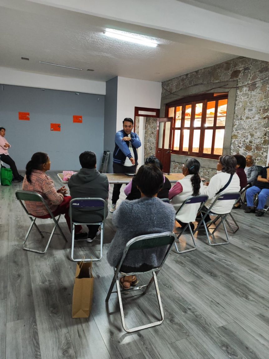 Continúa el Taller de Gerontología “Baúl de mis Recuerdos” en beneficio de las personas mayores de&nbsp;Ixtenco