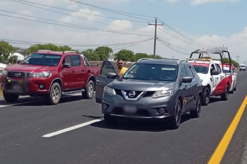 PROTECCIÓN CIVIL Y POLICÍA DE HUAMANTLA BRINDAN ATENCIÓN OPORTUNA A PAREJA ACCIDENTADA QUE VIAJABA EN&nbsp;MOTOCICLETA