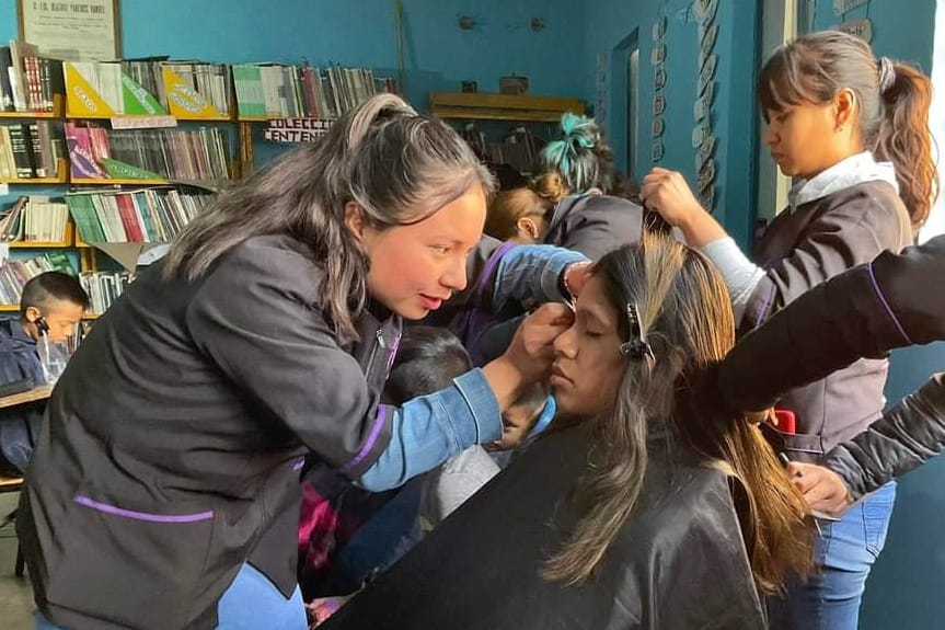 ACERCAN GOBIERNO MUNICIPAL E ICATLAX CURSO DE TÉCNICAS DE CORTE DE CABELLO BÁSICO A&nbsp;HUAMANTLECOS