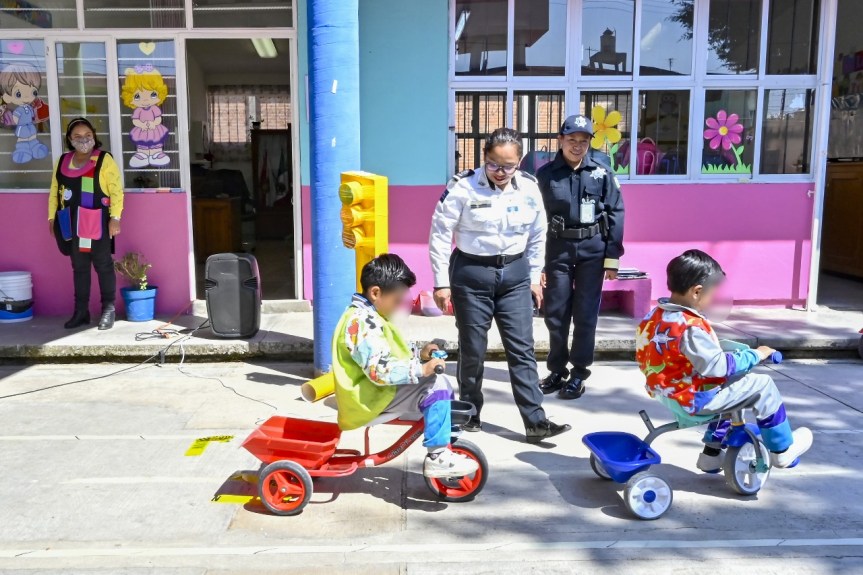 CON ACTIVIDADES DIDÁCTICAS, SEGURIDAD DE HUAMANTLA ENSEÑA A MENORES LAS SEÑALES DE&nbsp;TRÁNSITO