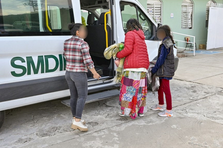 DIF MUNICIPAL DE HUAMANTLA REÚNE A MADRE E HIJA EXTRAVIADAS CON SUS FAMILIARES EN EL&nbsp;EDOMEX