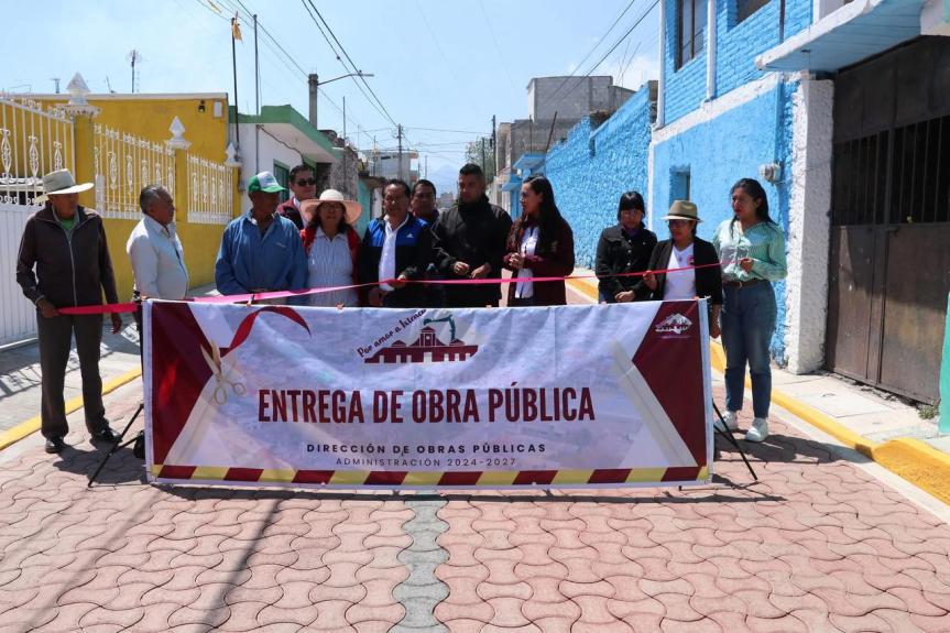Entrega Aline Lazo de obra de rehabilitación de pavimento en la Calle 6 Oriente de&nbsp;Ixtenco
