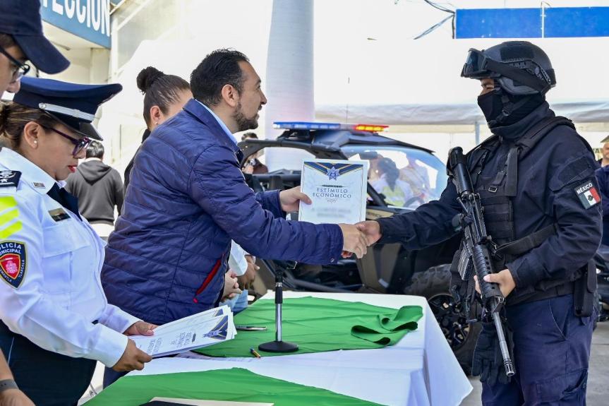 RECONOCE EL PRESIDENTE SALVADOR SANTOS CEDILLO COMPROMISO DE POLICÍAS DE HUAMANTLA CON  LA ENTREGA DE ESTÍMULOS&nbsp;ECONÓMICOS