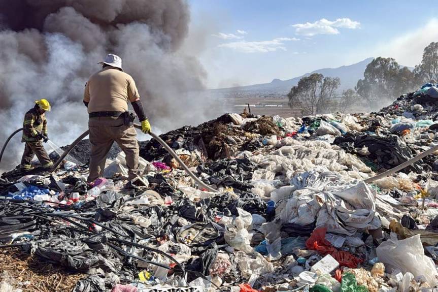 GOBIERNO DE HUAMANTLA E INSTITUCIONES TRABAJARON EN EQUIPO PARA SOFOCAR INCENDIO EN RELLENO SANITARIO DE BENITO&nbsp;JUÁREZ