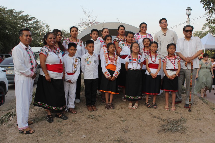 COROS TLAXCALTECAS DELEITAN EN LA TRECEAVA FERIA NACIONAL&nbsp;INDÍGENA