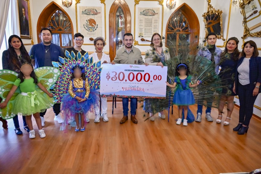 El PRESIDENTE SALVADOR SANTOS CEDILLO ENTREGÓ CHEQUES A ESCUELAS GANADORAS DEL CONCURSO DESFILE DE&nbsp;PRIMAVERA