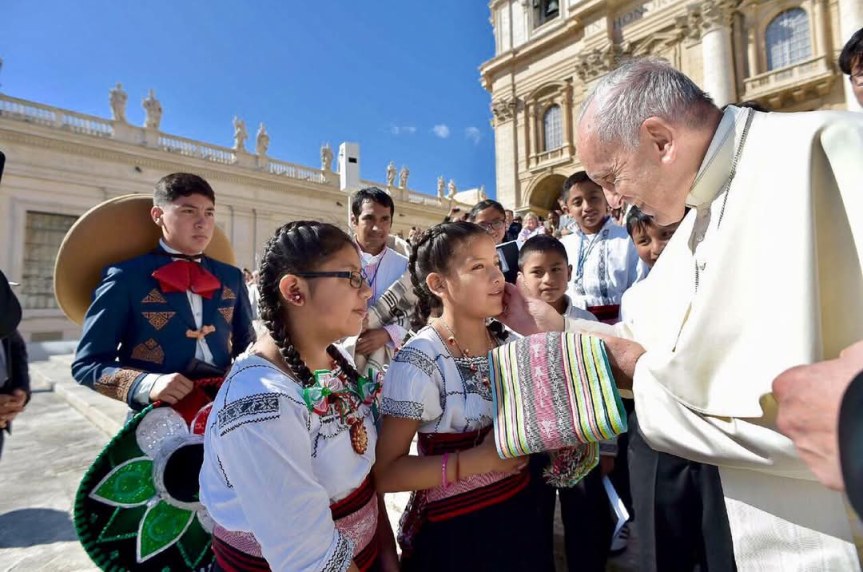 CORO YUMHU Y VOCES INDÍGENAS A CORO A.C. LAMENTAN LA MUERTE DEL PAPA FRANCISCO I, A QUIEN LE CANTARON EN&nbsp;2017