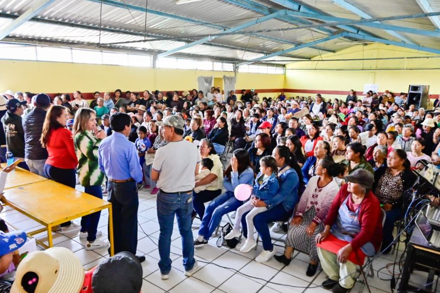 «NUNCA ANTES UN GOBIERNO NOS HABÍA TOMADO TANTO EN CUENTA»: MADRES DE HUAMANTLA AGRADECEN CARAVANA DE&nbsp;REGALOS