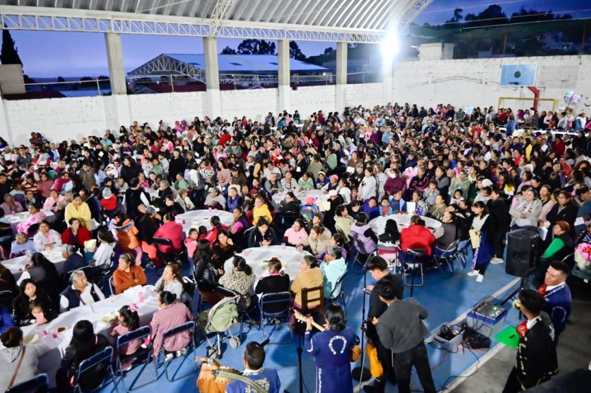 CON UNIÓN Y GENEROSIDAD GOBIERNO MUNICIPAL LLEVÓ OBSEQUIOS A LAS 39 COMUNIDADES DE&nbsp;HUAMANTLA