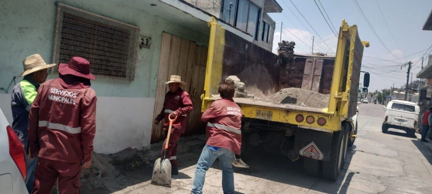 El Gobierno Municipal de Ixtenco inicia retiro de materiales pétreos en la vía pública como parte de la campaña “Ixtenco, te queremos&nbsp;limpio”