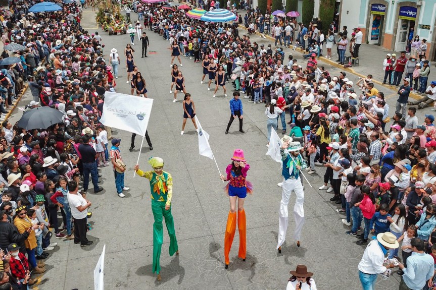 INVITA AYUNTAMIENTO DE HUAMANTLA AL GRAN DESFILE DE LAS DALIAS 2025 Y LANZA CONCURSO DE MARCHING&nbsp;BANDS