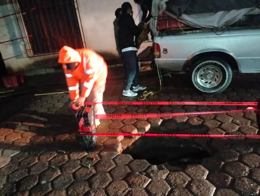 AUTORIDADES DE HUAMANTLA ATIENDEN HUNDIMIENTO DE TERRENO EN LA COLONIA TIERRA Y&nbsp;LIBERTAD