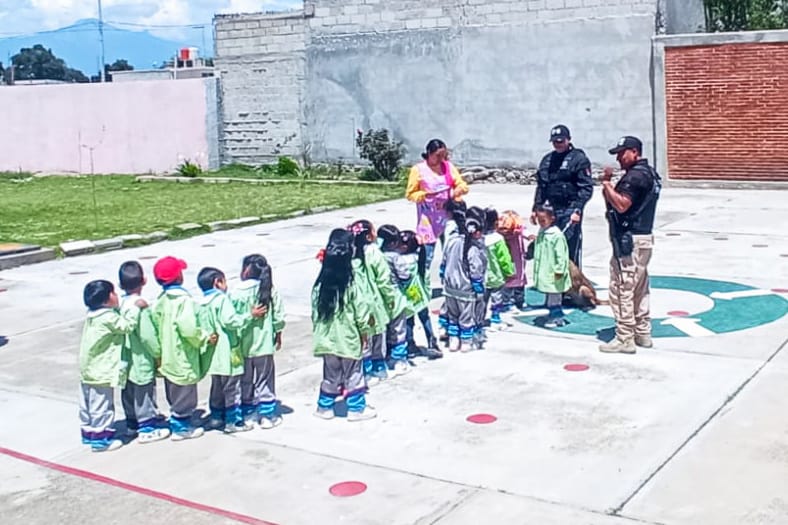 POLICÍA MUNICIPAL DE HUAMANTLA ESTABLECE LAZOS DE CONFIANZA CON NIÑAS Y NIÑOS DE SAN JOSÉ&nbsp;XICOHTÉNCATL