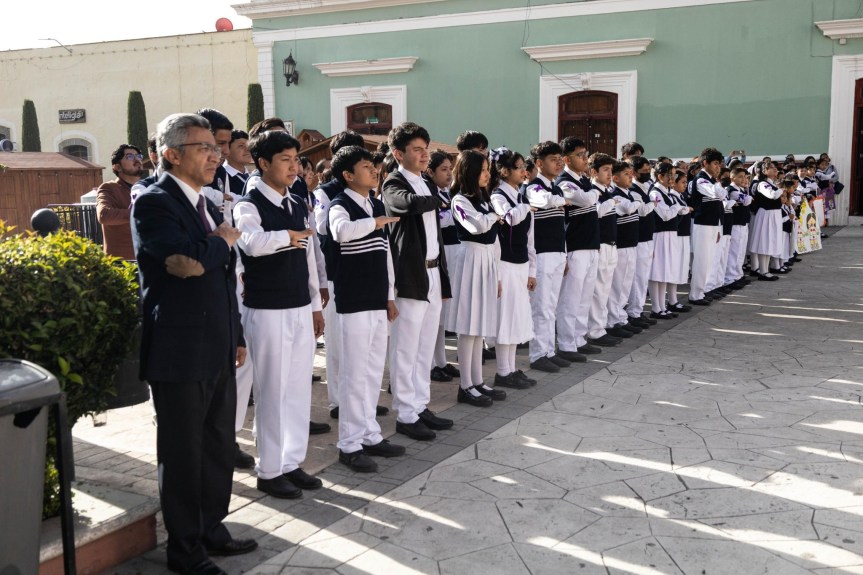 El Instituto Amado Nervo y la comunidad del Pueblo de la Cruz participan en ceremonia de Honores a los Símbolos Patrios en&nbsp;Huamantla