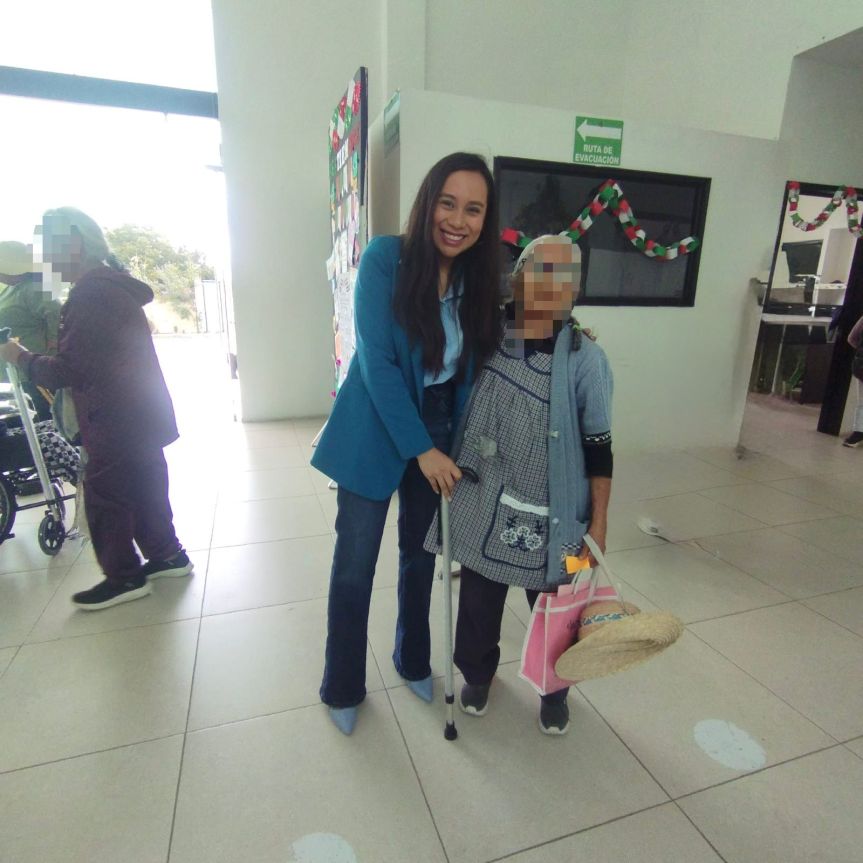 Gobierno Municipal de Ixtenco y DIF Municipal entregan aparatos funcionales a la&nbsp;población