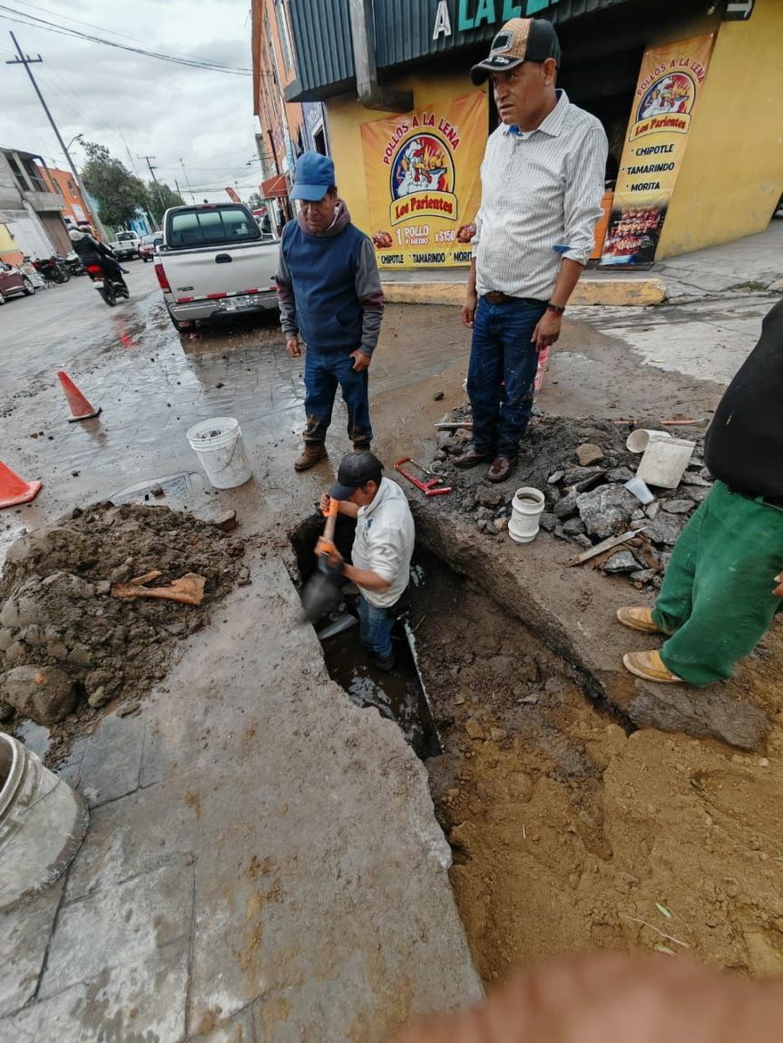 CAPAMH REPARA FUGA DE AGUA EN CALLE ALLENDE TRAS HORAS DE&nbsp;TRABAJO