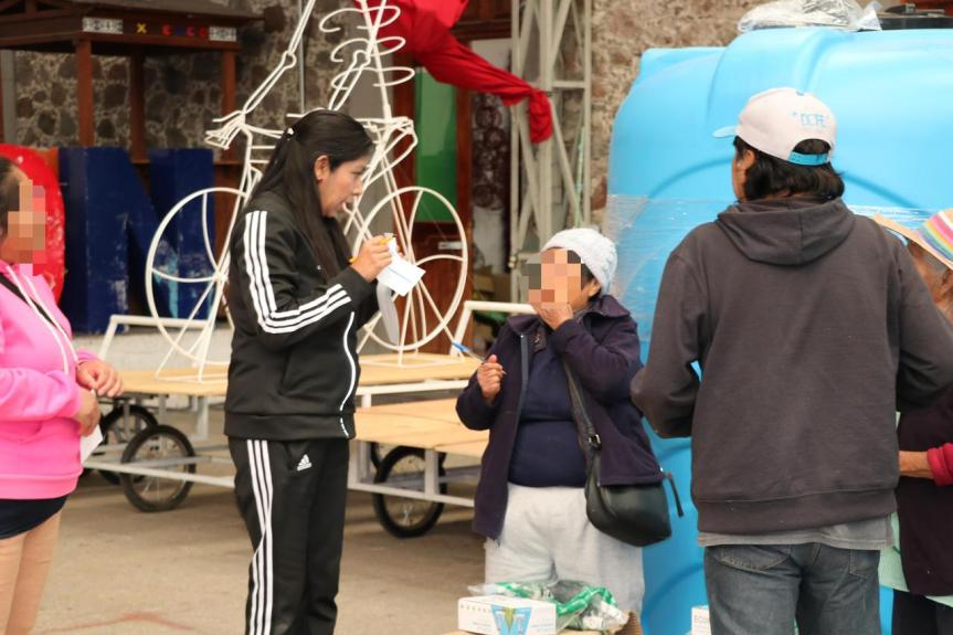 Impulsa Gobierno de Ixtenco el bienestar familiar con entrega de materiales a bajo&nbsp;costo