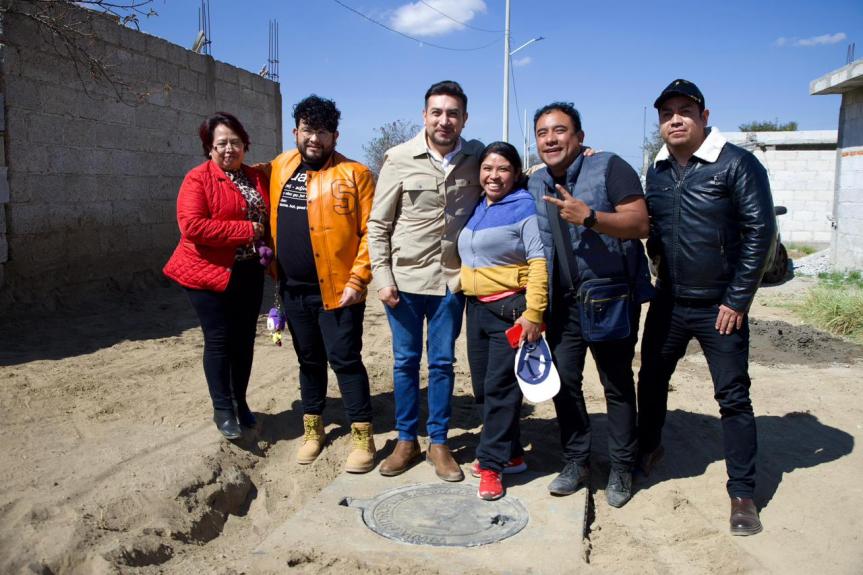 Vecinos del Barrio de San Antonio reconocen el apoyo del presidente Salvador Santos Cedillo en la construcción de la Red de&nbsp;Drenaje