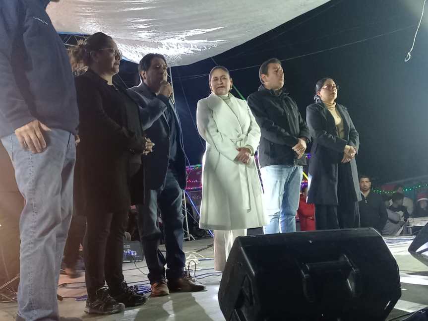 Como madrina, participa Ana Lilia Rivera en el encendido del árbol navideño en&nbsp;Tlalcuapan