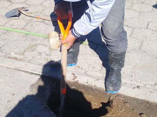CAPAMH atiende fuga de agua en el barrio de San&nbsp;Lucas