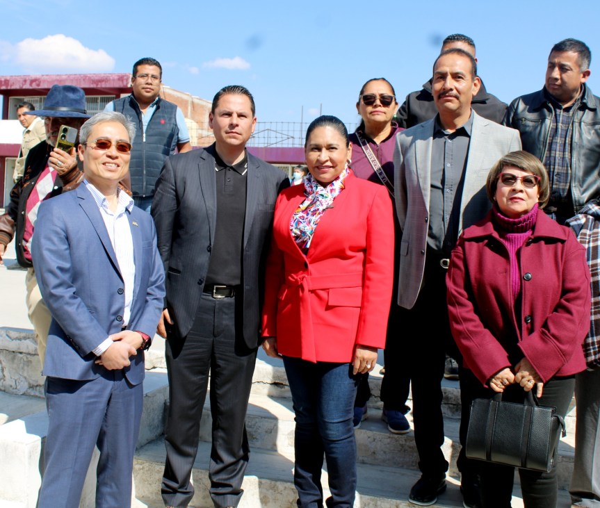 Por gestión de Ana Lilia Rivera, embajador de Taiwán dona equipos de cómputo al CBTis de&nbsp;Xiloxoxtla